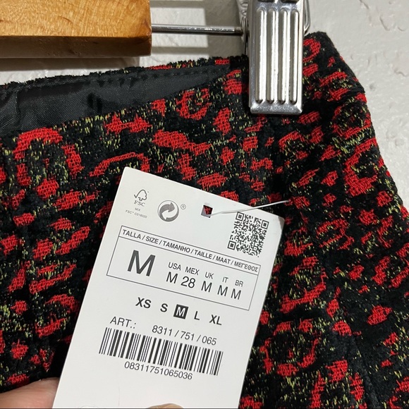 NWT Zara High Rise Tweed Shorts Red Black M - Picture 6 of 9